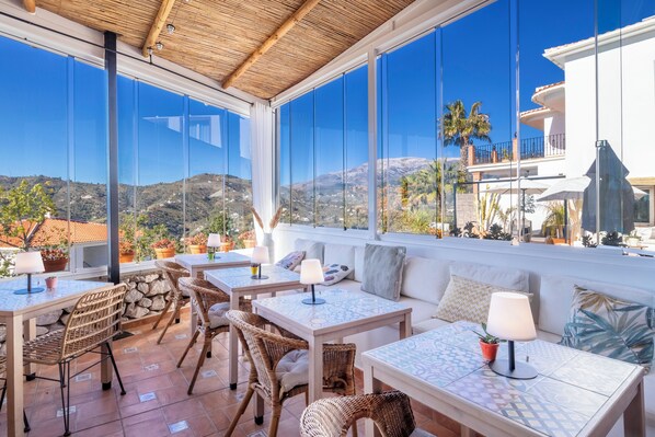 Free daily local cuisine breakfast 