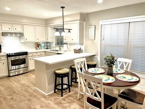 Dining - New! Minutes from TTU, LCU, medical district, & golf (Lubbock)