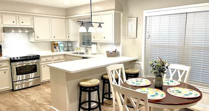 New! Minutes from TTU, LCU, medical district, & golf