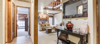 DW Cottage - Close to Restaurants and Shopping!