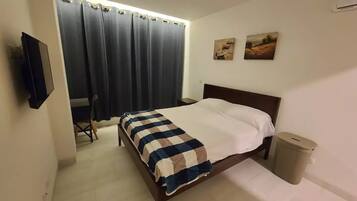 1 bedroom, desk, iron/ironing board, free WiFi