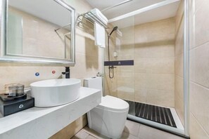A modern bathroom with a glass-enclosed shower, a white sink, and a toilet. - Yimi Hotel (Guangzhou Xicun Subway Station) (Guangzhou)