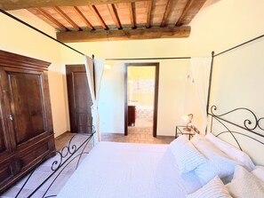 5 chambres, fer et planche à repasser, accès Internet, draps fournis