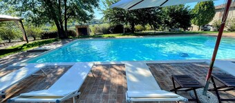 Detached villa - sleeps 10 - pool - pergola - playground for children - wifi