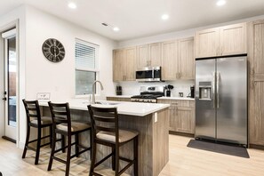 Townhome, 3 Bedrooms | Private kitchen - Fore Fun #50 by RedAwning (Santa Clara)