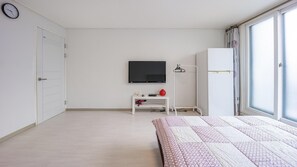 Basic Room, 1 Bedroom (chimdae(3cheunglaendeom,pet)) | 1 bedroom, free WiFi - Sokcho World Pet-friendly Pension (Sokcho)