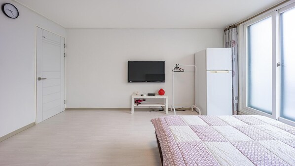 Basic Room, 1 Bedroom (chimdae2(3cheunglaendeom,pet)) | 1 bedroom, free WiFi - Sokcho World Pet-friendly Pension (Sokcho)