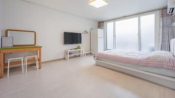 Basic Room, 1 Bedroom (chimdae(3cheunglaendeom,pet)) | 1 bedroom, free WiFi
