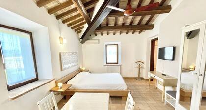 Fab villa with fenced pool, huge grounds, meditation park, child activity park