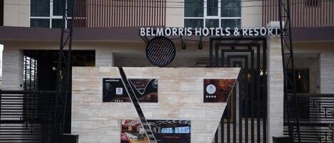 Fachada de la propiedad