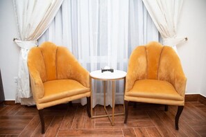 Silitysrauta/-lauta, ilmainen Wi-Fi, vuodevaatteet