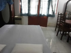 1 bedroom, WiFi - Chamenka Guest House (Dehiwala-Mount Lavinia)