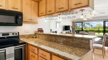 Condo, 2 Bedrooms | Private kitchen