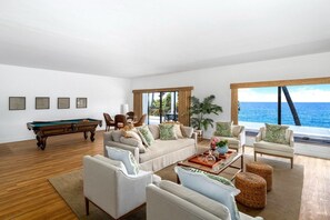 Condo, 2 Bedrooms | Living room