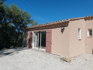 تفاصيل الفندق من الخارج