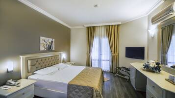 Standard Room | Free minibar, in-room safe, free cots/infant beds, free rollaway beds