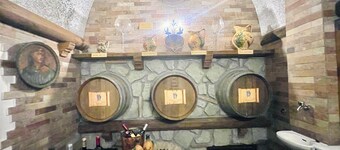 Pool, jacuzzi and events room - Charming villa in Umbria - sleeps 24 - lake view