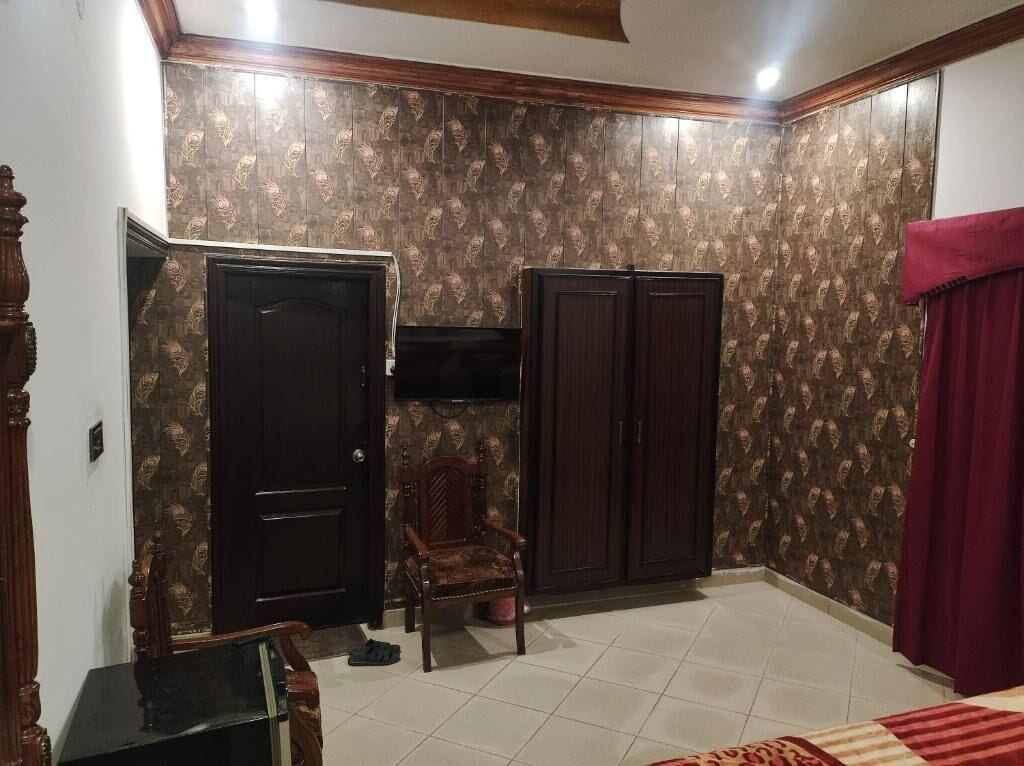 iron/ironing board, free wifi