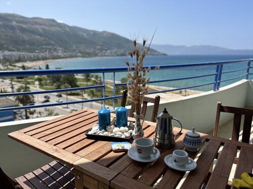 Apartment with a view of the sea, a 12-minute walk from the National Museum of Independence in Vlorë, Albania