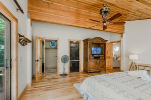 3 bedrooms, desk, iron/ironing board, WiFi