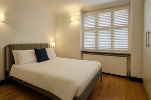1 Schlafzimmer, Schreibtisch, Bügeleisen/Bügelbrett, Reisekinderbett