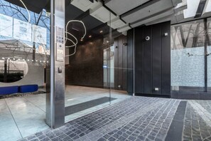 Exterior detail - Panoramic views in the heart of Richmond, 2 BRs! (Richmond)