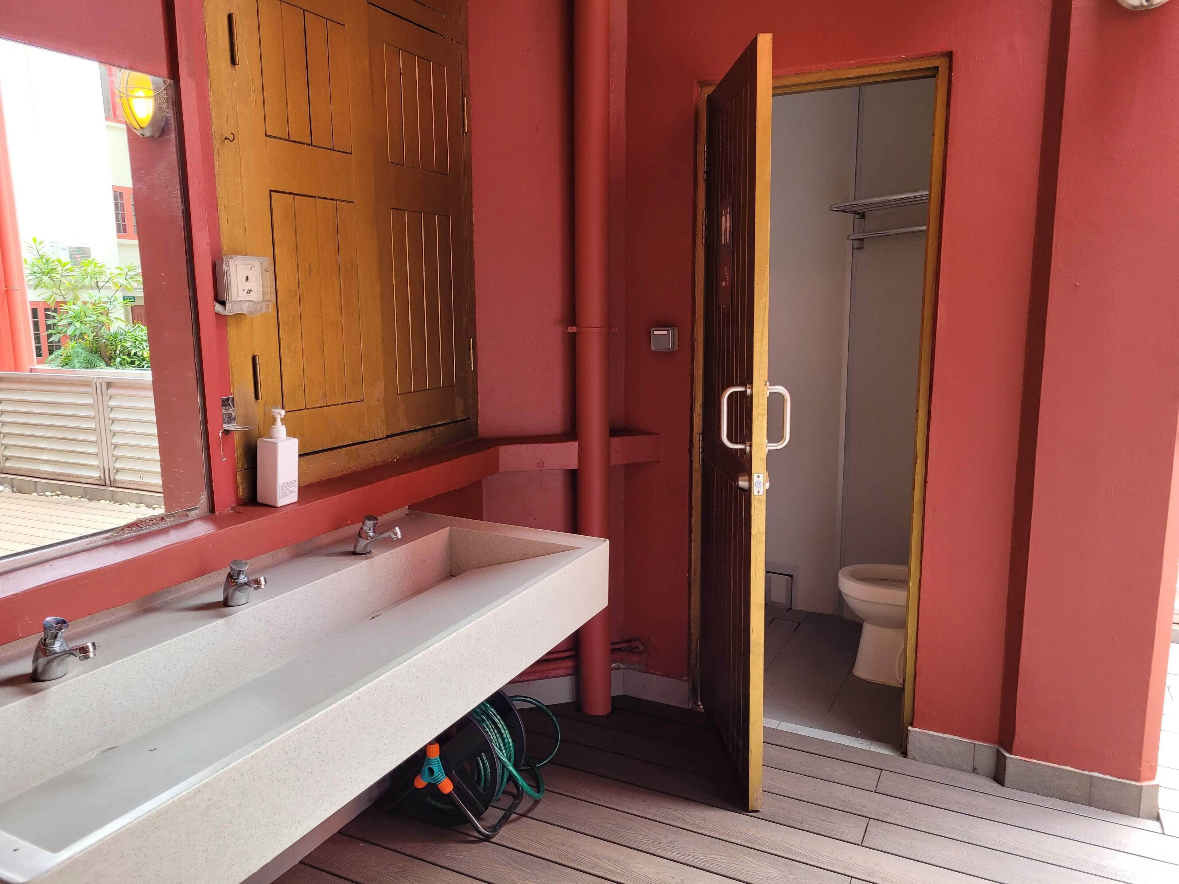 Photo - Wink at Upper Cross Street