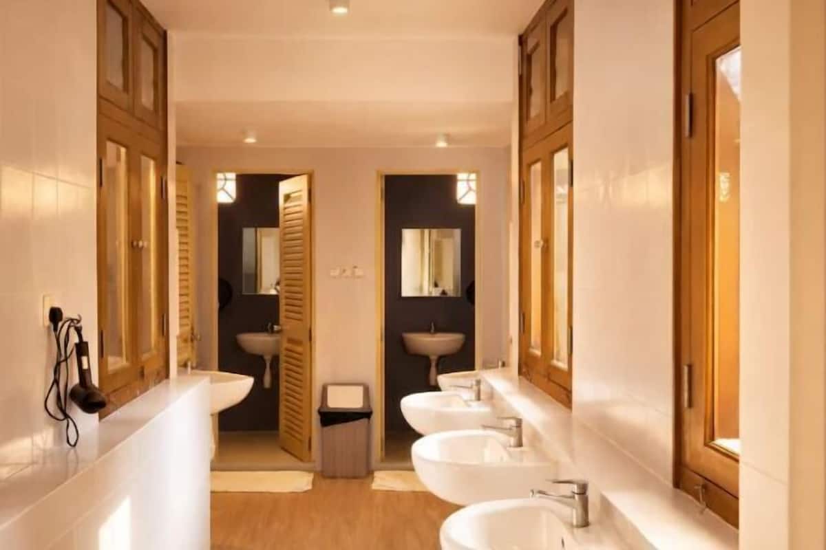 Salle de bain | Sèche-cheveux, bidet, serviettes fournies, shampoing