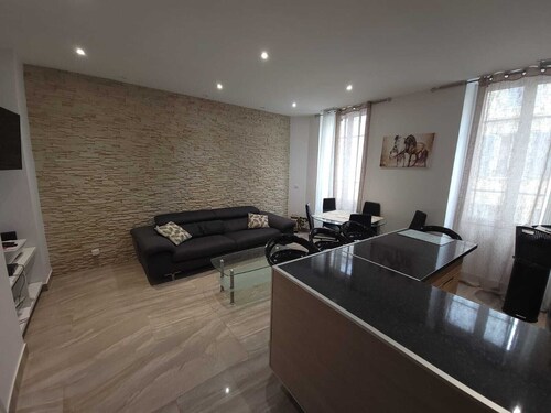 Luxueux appartement, wifi, clim, A 50M de la plage
