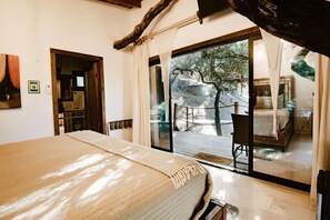 Presidential Room | Premium bedding, down comforters, memory foam beds, soundproofing