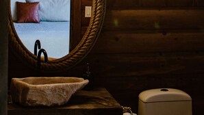 Exclusive Room | Bathroom - Boskenvid Hotel Boutique, Skypool (Valle de Guadalupe)