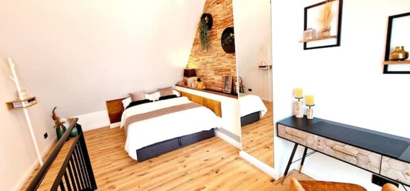 1 bedroom, desk, iron/ironing board, WiFi (free)