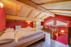 3 bedrooms, bed sheets