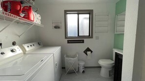 Combined shower/tub, hair dryer - Remodel Spacious Modern Retreat (Shoreline)