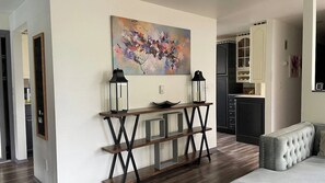 TV, fireplace - Remodel Spacious Modern Retreat (Shoreline)