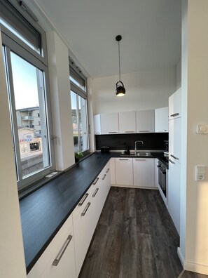 Kühlschrank, Ofen, Herdplatte, Geschirrspüler