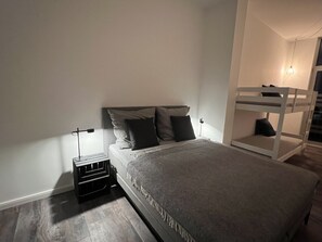 1 chambre, fer et planche Ă repasser, Wi-Fi gratuit, draps fournis