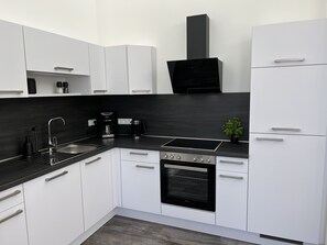 Kühlschrank, Ofen, Herdplatte, Geschirrspüler