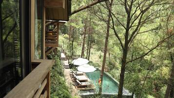 Standard Double Room | Minibar, in-room safe, desk, blackout curtains