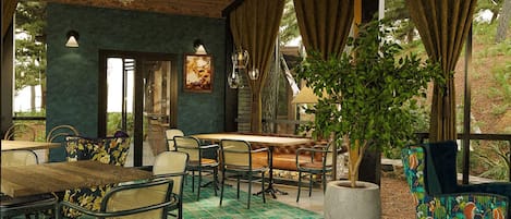 بوفيه فطور يوميًا بتكلفة قدرها (360000 VND للشخص)