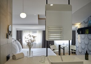 Superior tweepersoonskamer | Badkamer | Een douche, gratis toiletartikelen, een haardroger, badjassen