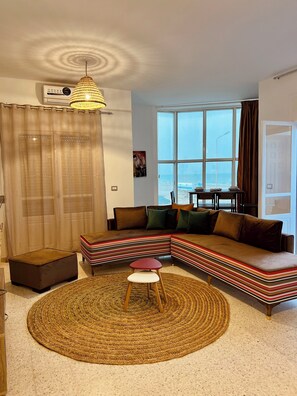 Smart TV - Sea View Apartment (Mtorrech)