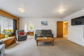 Living area - 2 Mile Cosy Corner with wifi (Taupō)