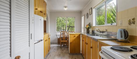 Refrigerador, microondas, horno, tetera/pava eléctrica