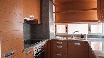 雪櫃、微波爐、焗爐、爐具