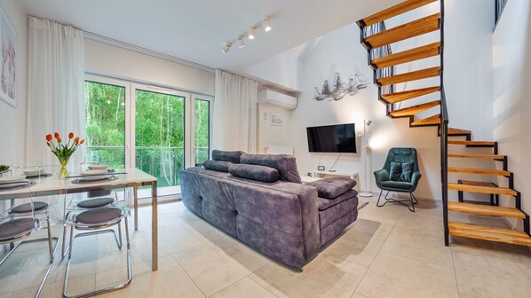 Apartment (23) | Living area | Flat-screen TV