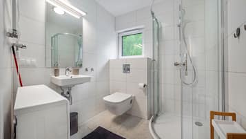 apartman (23) | Fürdőszoba | Zuhanyzó és törölközők