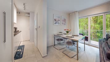 Apartment (23) | In-room dining