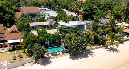 Beachfront Villa Private Beach & Pool 3 Ensuite Bedrooms Housekeeper included