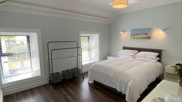 4 makuuhuonetta, silitysrauta/-lauta, vauvan matkasänky, ilmainen Wi-Fi